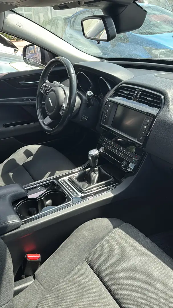 Jaguar XE XE 2.0d Portfolio 163cv Grigio - 2