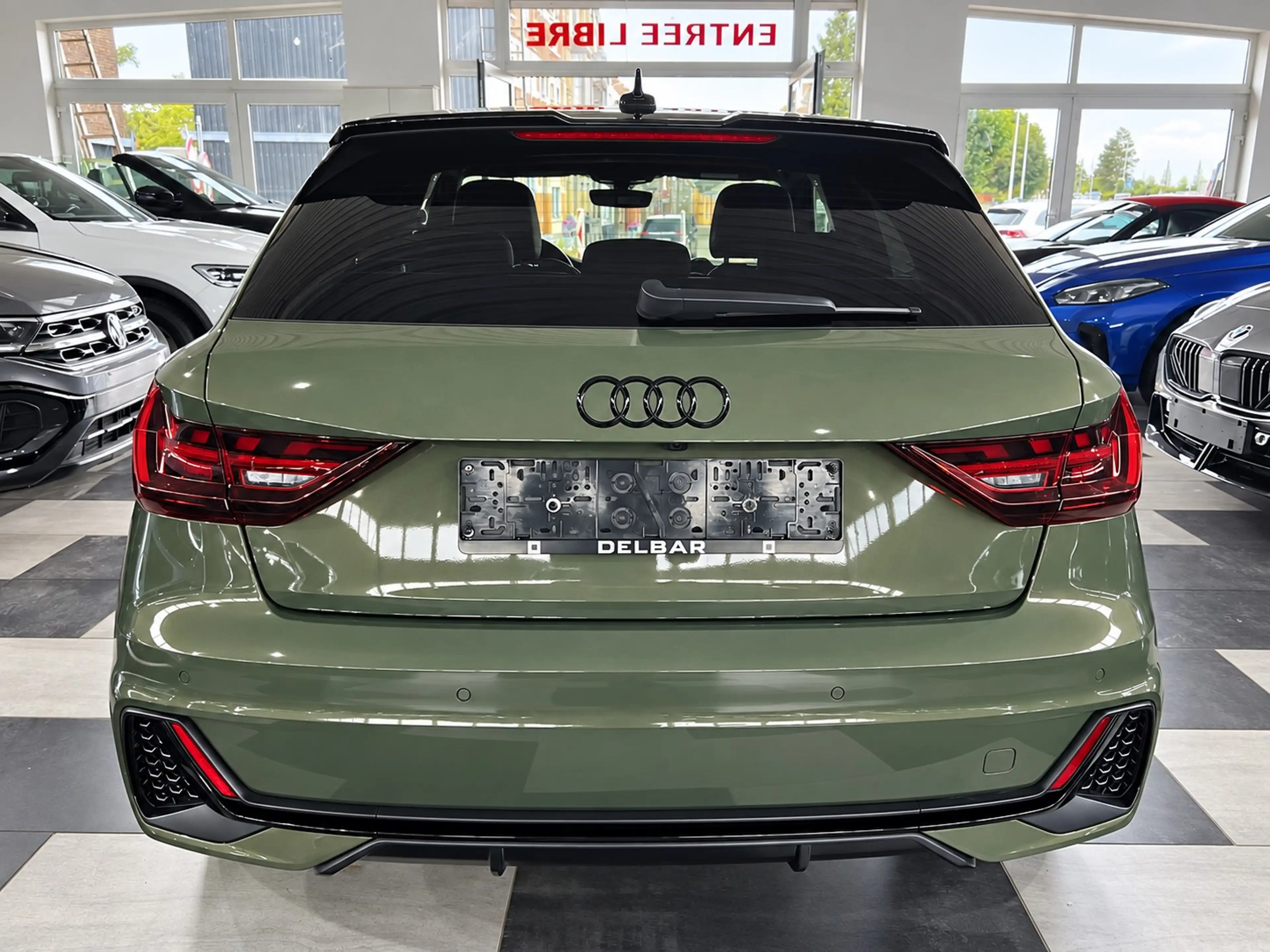 Audi A1 S-LINE / S TRONIC / LIMITED EDITION / JANTES RS / CAMERA / NAVI / FULL / 1ER PROPRIETAIRE — photo 4