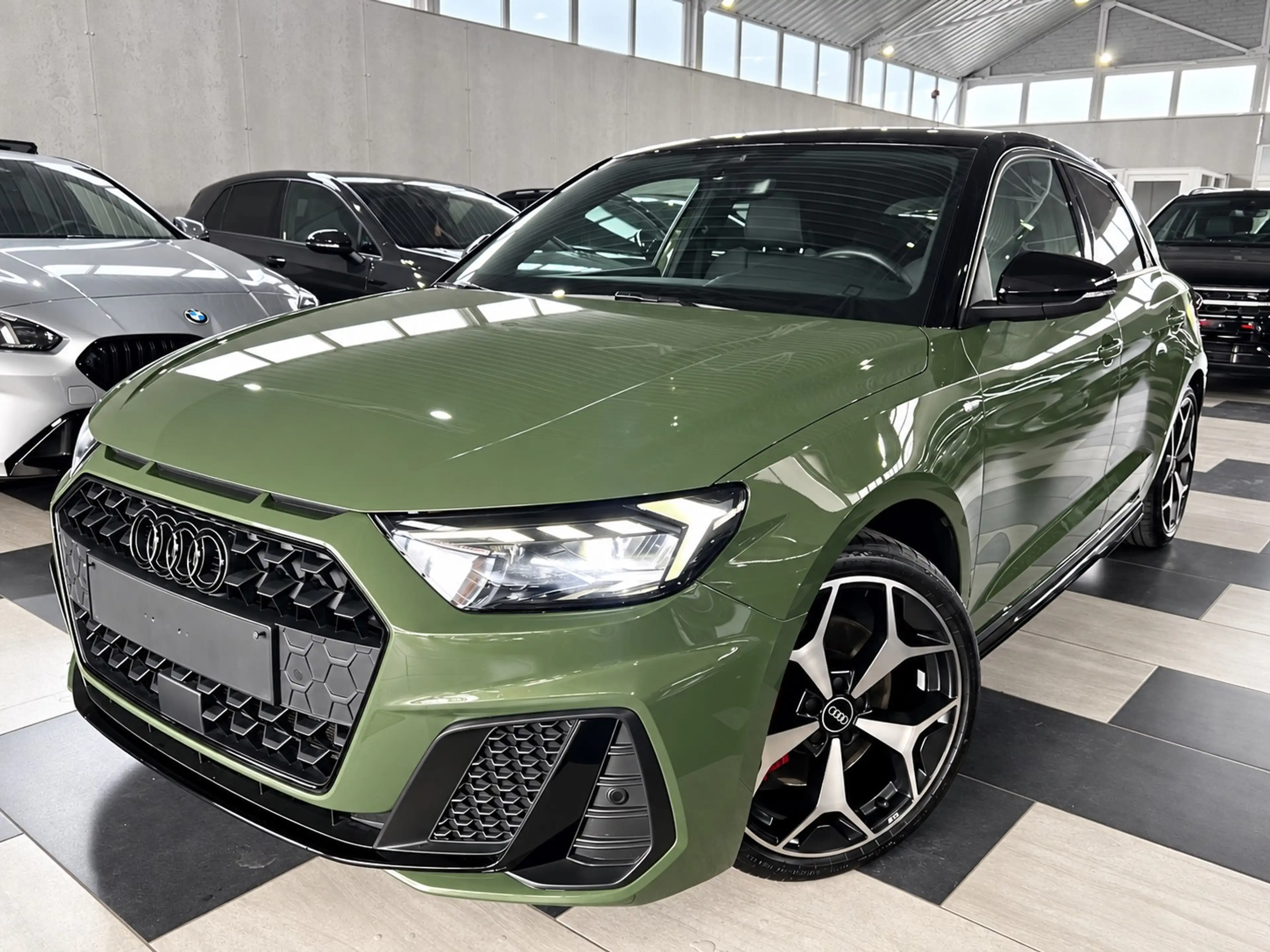 Audi A1 S-LINE / S TRONIC / LIMITED EDITION / JANTES RS / CAMERA / NAVI / FULL / 1ER PROPRIETAIRE — photo 2