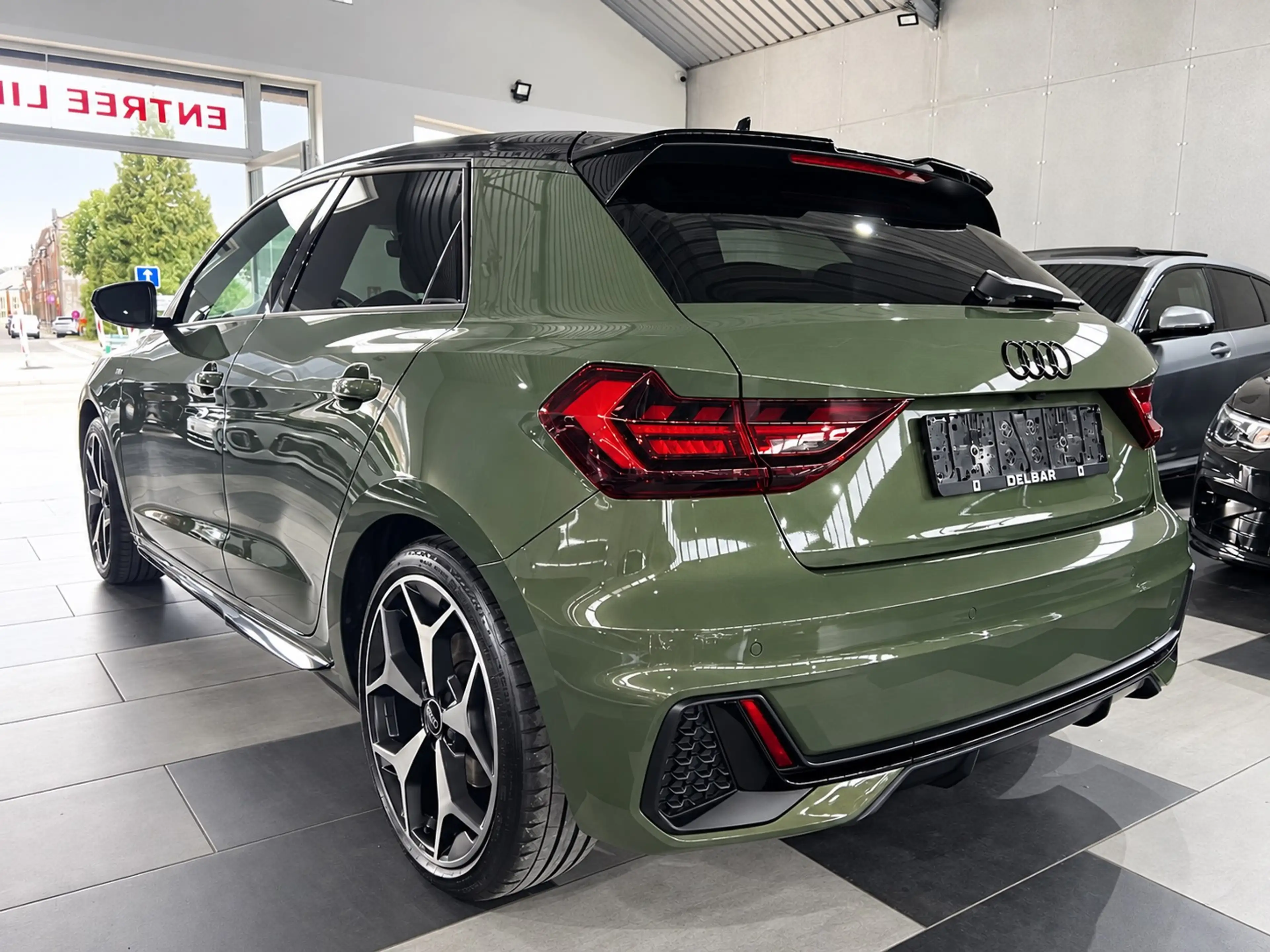 Audi A1 S-LINE / S TRONIC / LIMITED EDITION / JANTES RS / CAMERA / NAVI / FULL / 1ER PROPRIETAIRE — photo 3