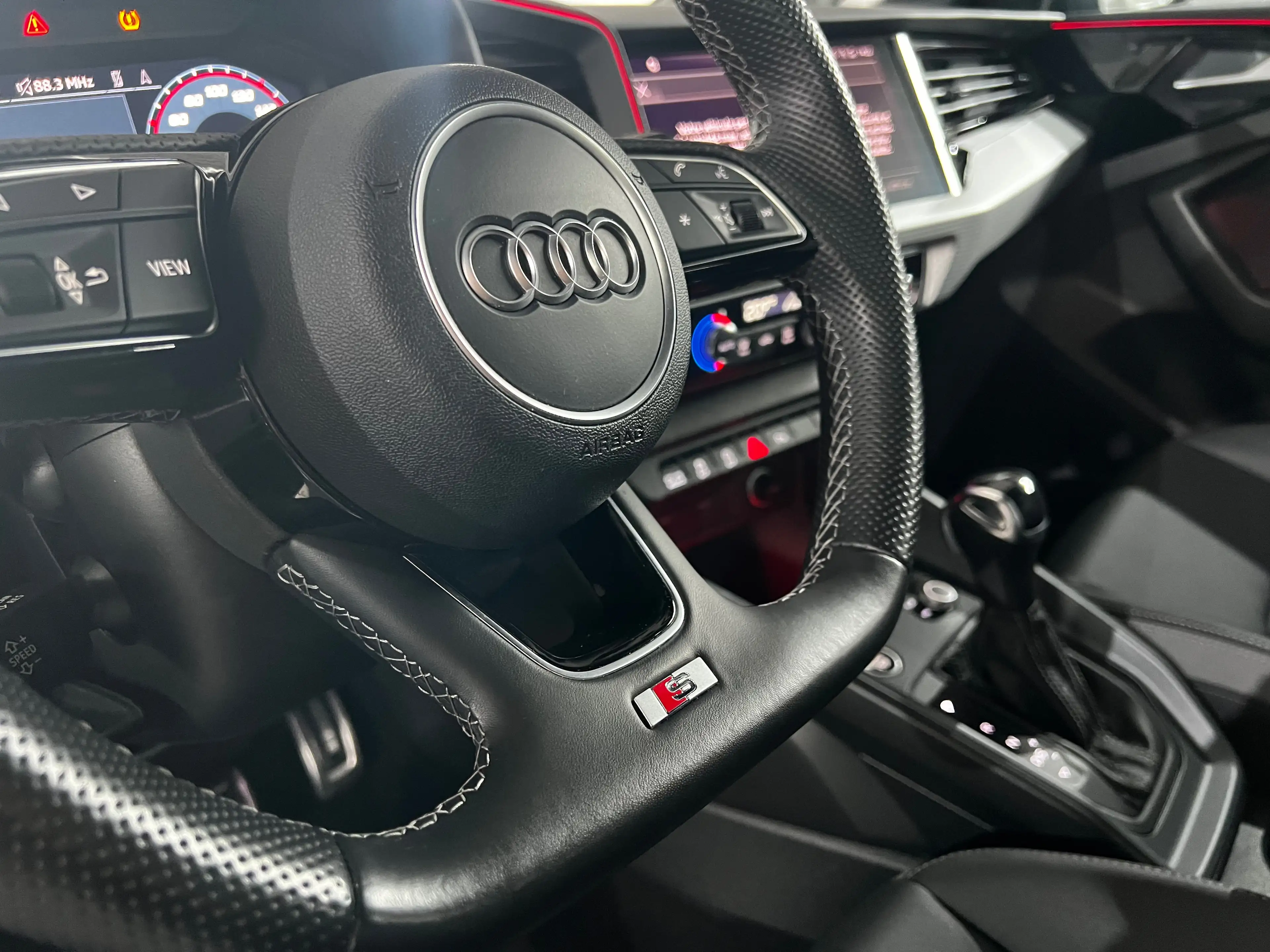 Audi A1 S-LINE / S TRONIC / LIMITED EDITION / JANTES RS / CAMERA / NAVI / FULL / 1ER PROPRIETAIRE — photo 12
