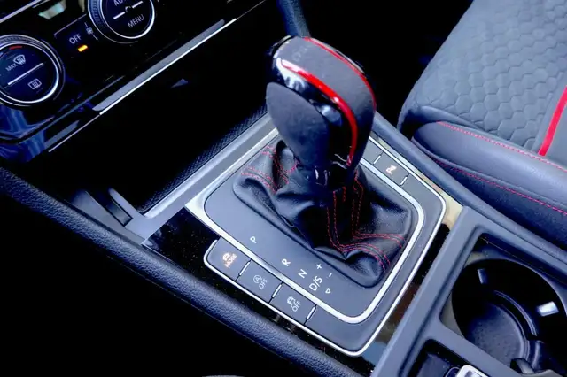 Volkswagen Golf view 14