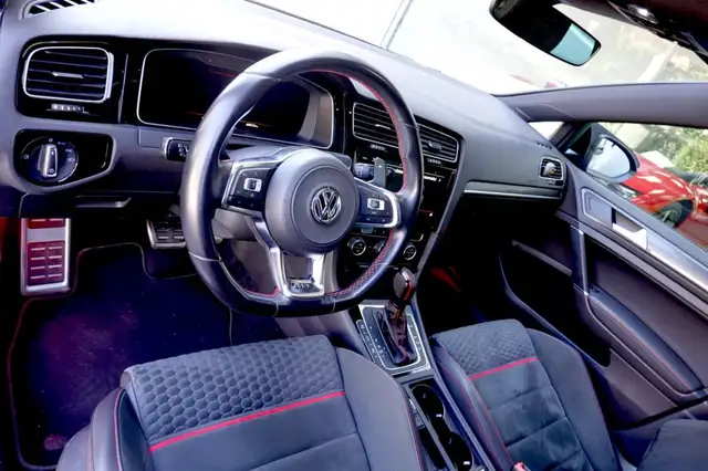 Volkswagen Golf view 9