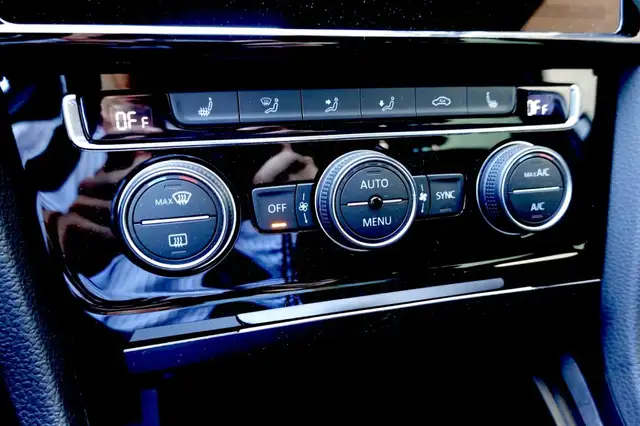 Volkswagen Golf view 13