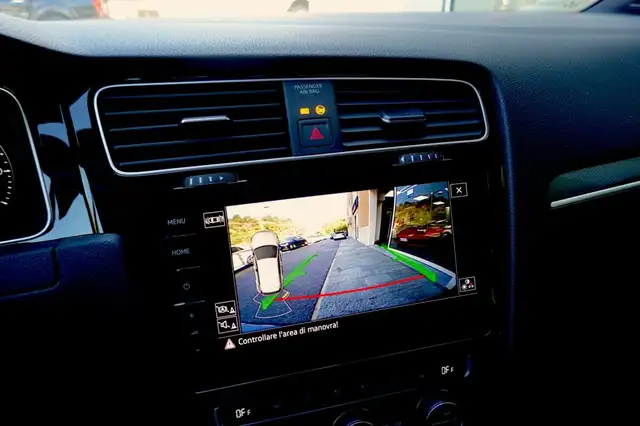 Volkswagen Golf view 12