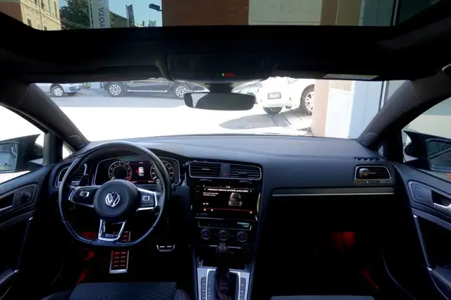 Volkswagen Golf view 8