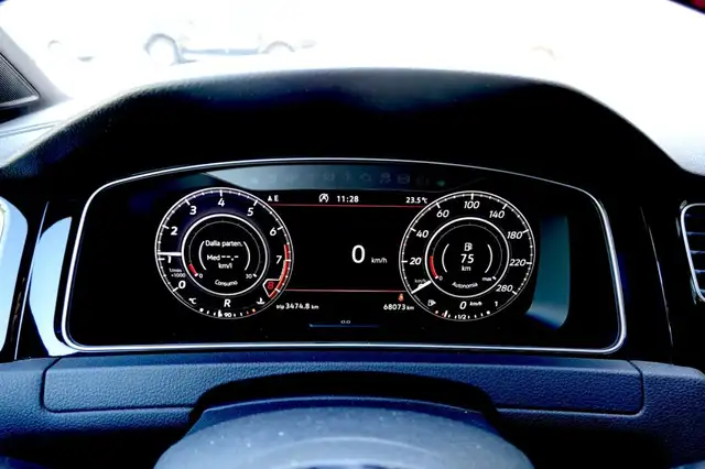 Volkswagen Golf view 15
