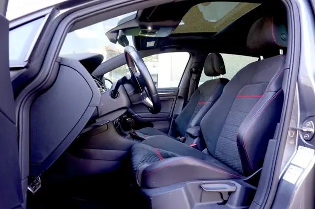Volkswagen Golf view 10