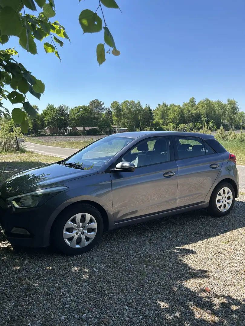 Hyundai i20 1.2 Gris - 1