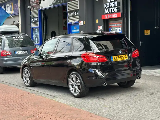 BMW 2 Series view 2