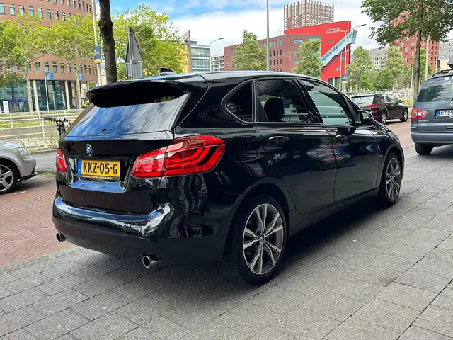 BMW 2 Series view 3