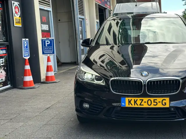BMW 2 Series view 8