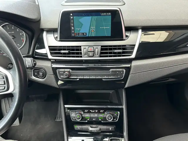 BMW 2 Series view 14