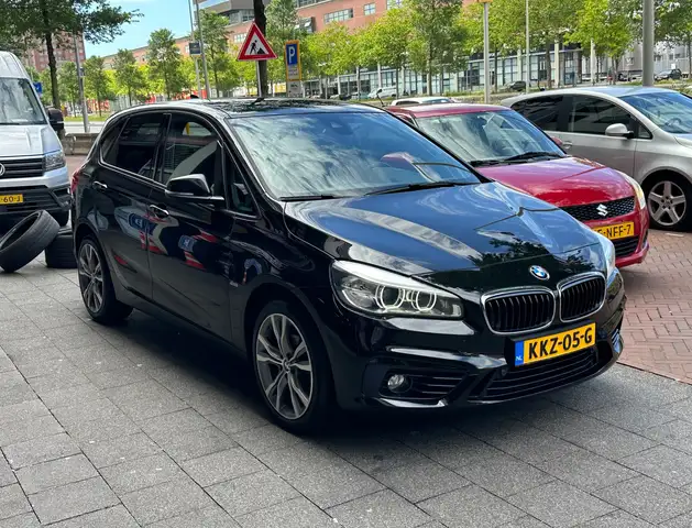 BMW 2 Series view 4