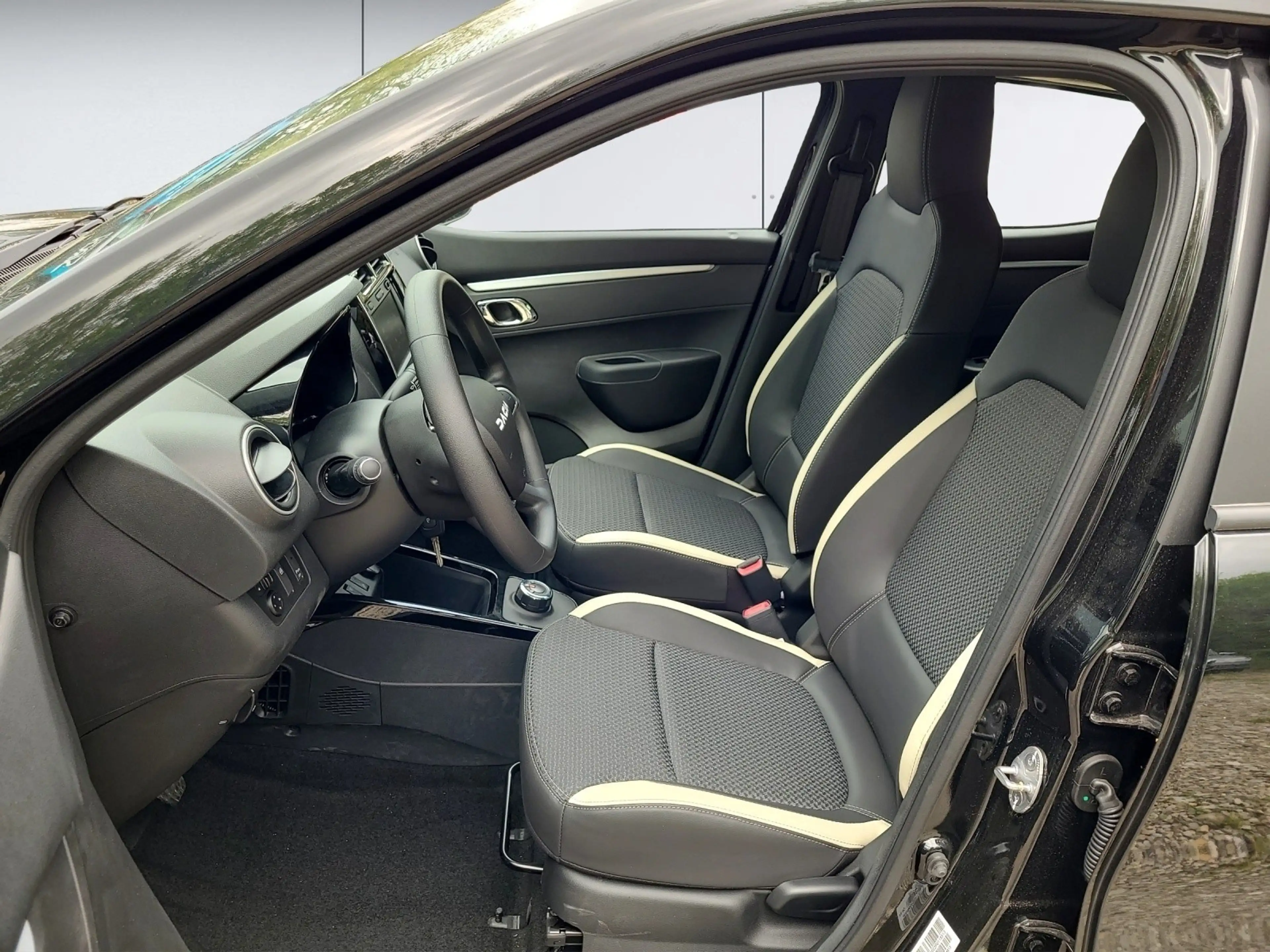 Dacia Spring Essential*NAVI*PDC*KAM* — photo 10