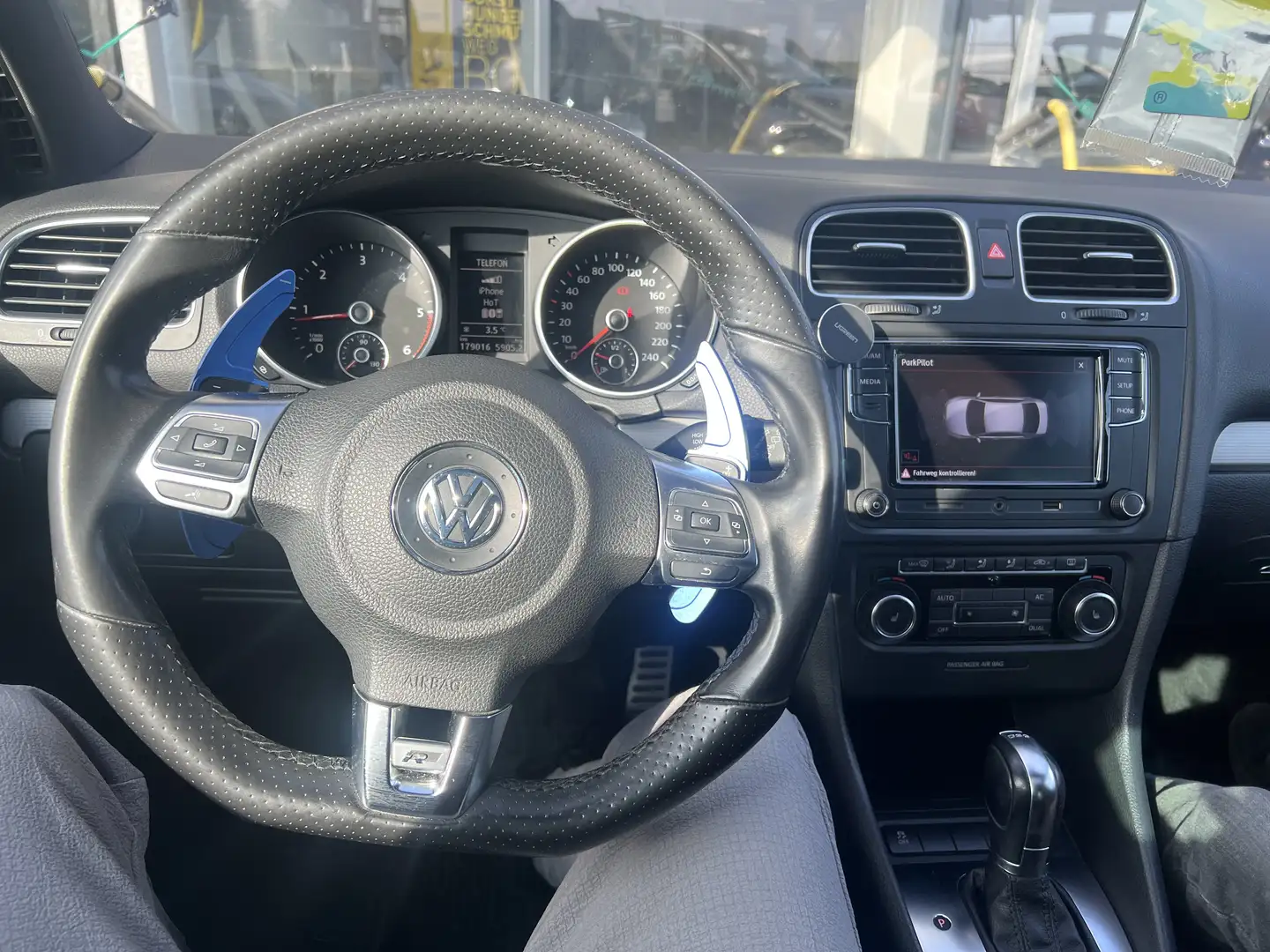 Volkswagen Golf R - 1
