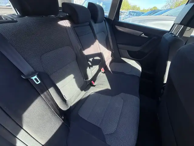 Volkswagen Passat view 12