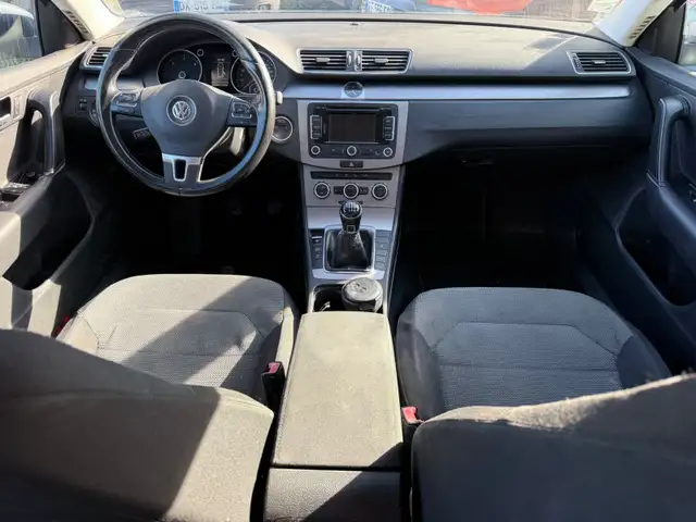 Volkswagen Passat view 7
