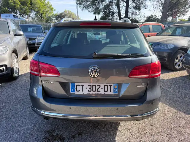 Volkswagen Passat view 4