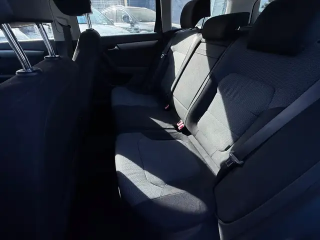 Volkswagen Passat view 10
