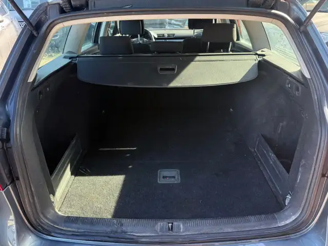 Volkswagen Passat view 11