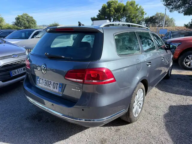 Volkswagen Passat view 5