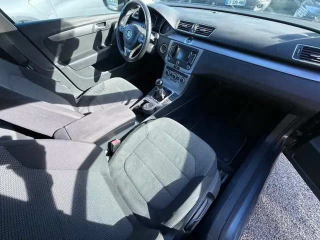 Volkswagen Passat view 14