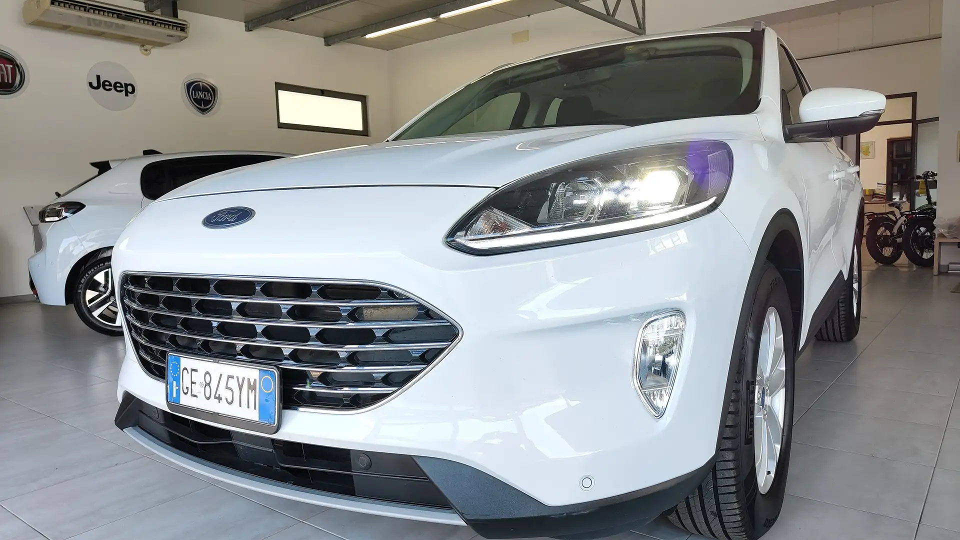 Ford Kuga Kuga III 2020 1.5 ecoblue Titan.Busines 120cv auto Blanc - 1