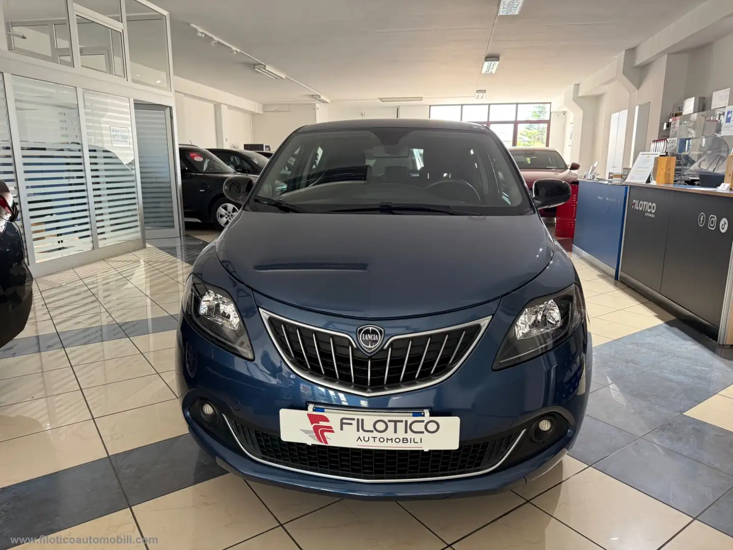 Lancia Ypsilon 1.0 FireFly 5p.S&S Hybryd Gold 5 POSTO - CARPLAY Bleu - 2