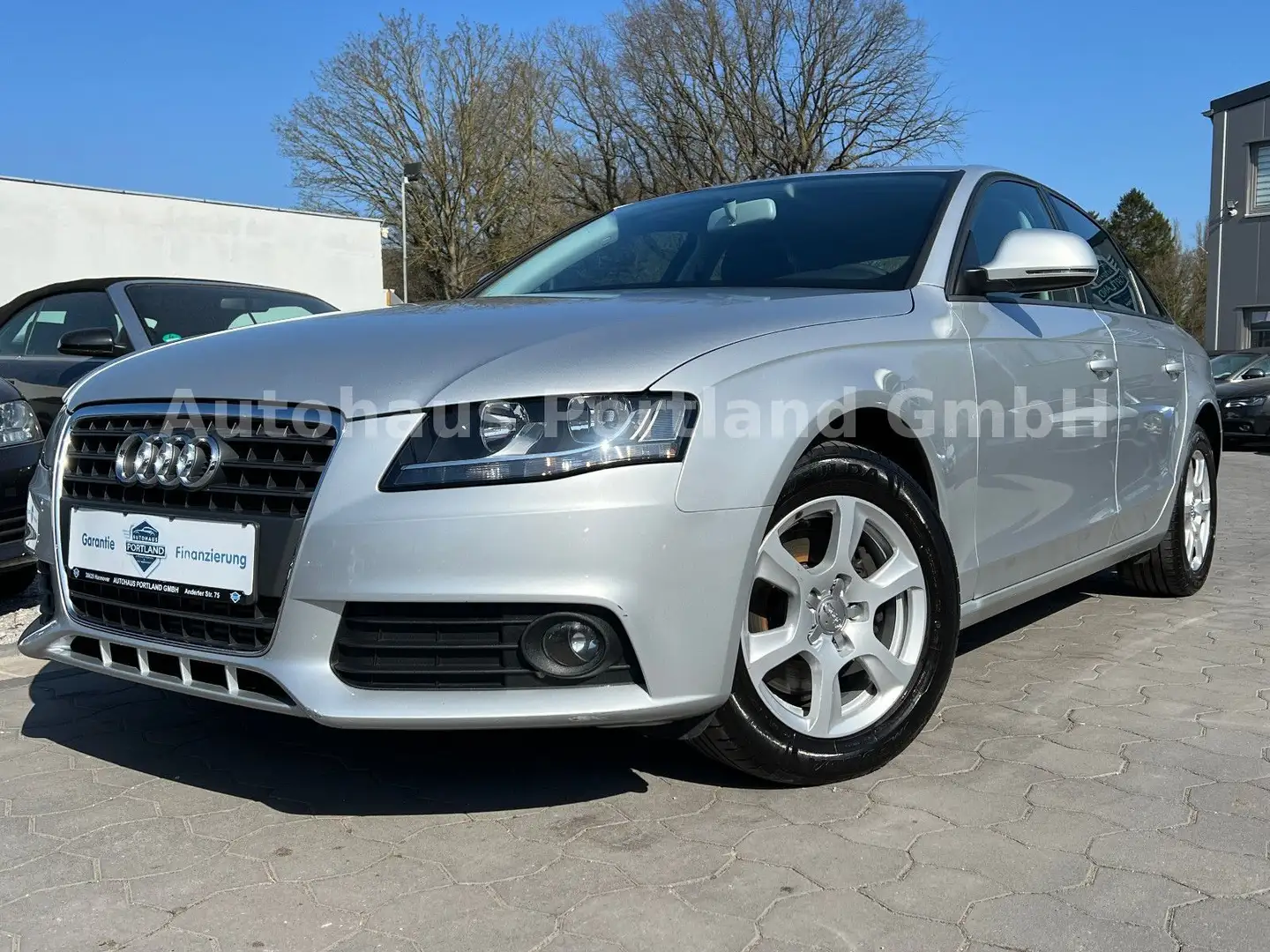 Audi A4 Lim. Attraction/AUDI S-Heft/1. Hand/88TKM Argent - 2