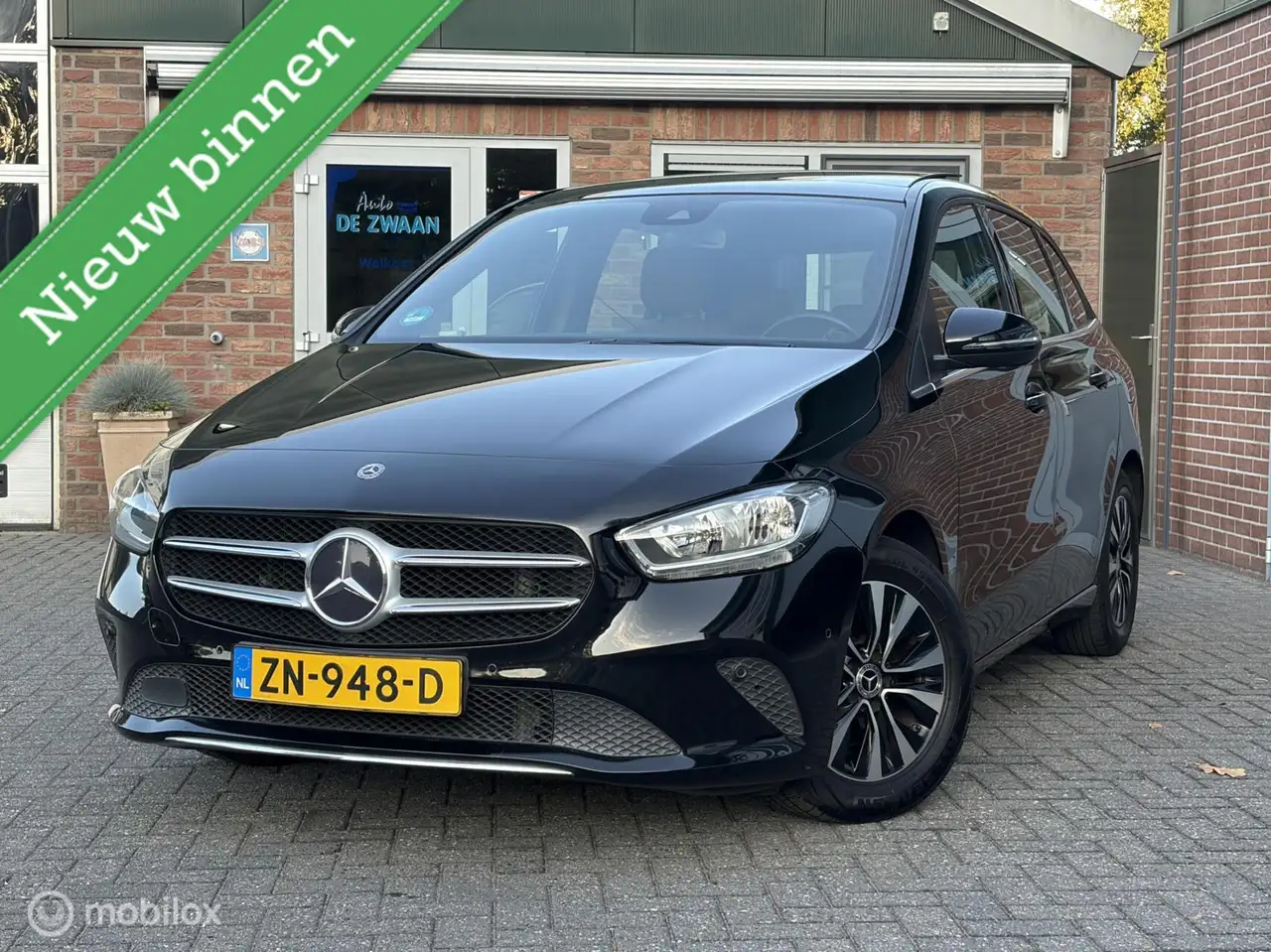 Mercedes-Benz B 180