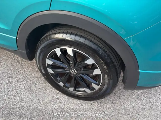 Volkswagen T-Cross view 11