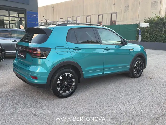 Volkswagen T-Cross view 9