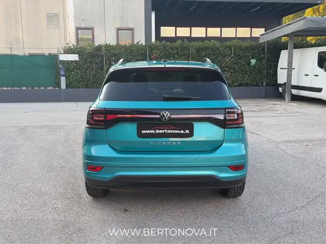 Volkswagen T-Cross view 4