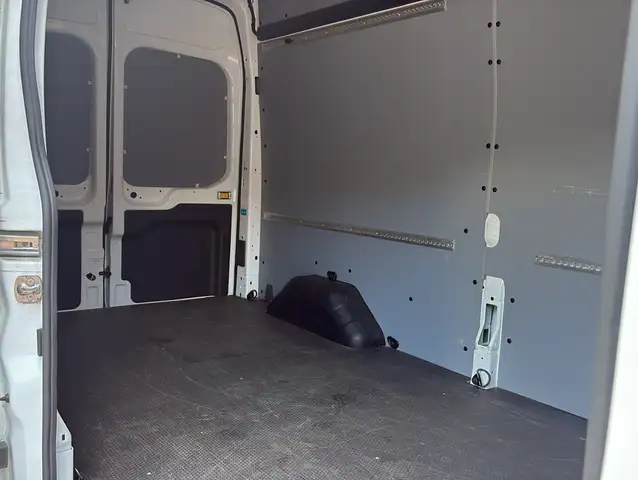 Ford Transit view 11