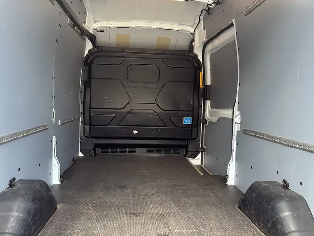 Ford Transit view 13