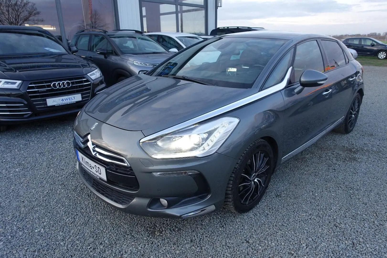 Citroen DS5 1.6 200PS lück.Scheckheft LEDER NAV KAM DENO Grau - 2