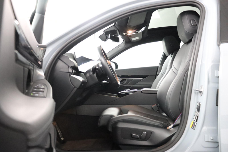 BMW 530 5-serie Touring 530e M sport Pro | Glazen Panorama — photo 13
