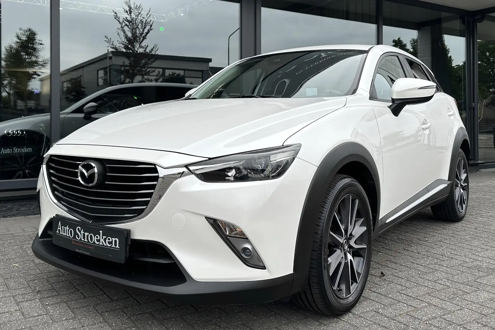 Mazda CX-3 2.0 GT-Luxury Leer Navi Camera Xenon Clima Wit - 2