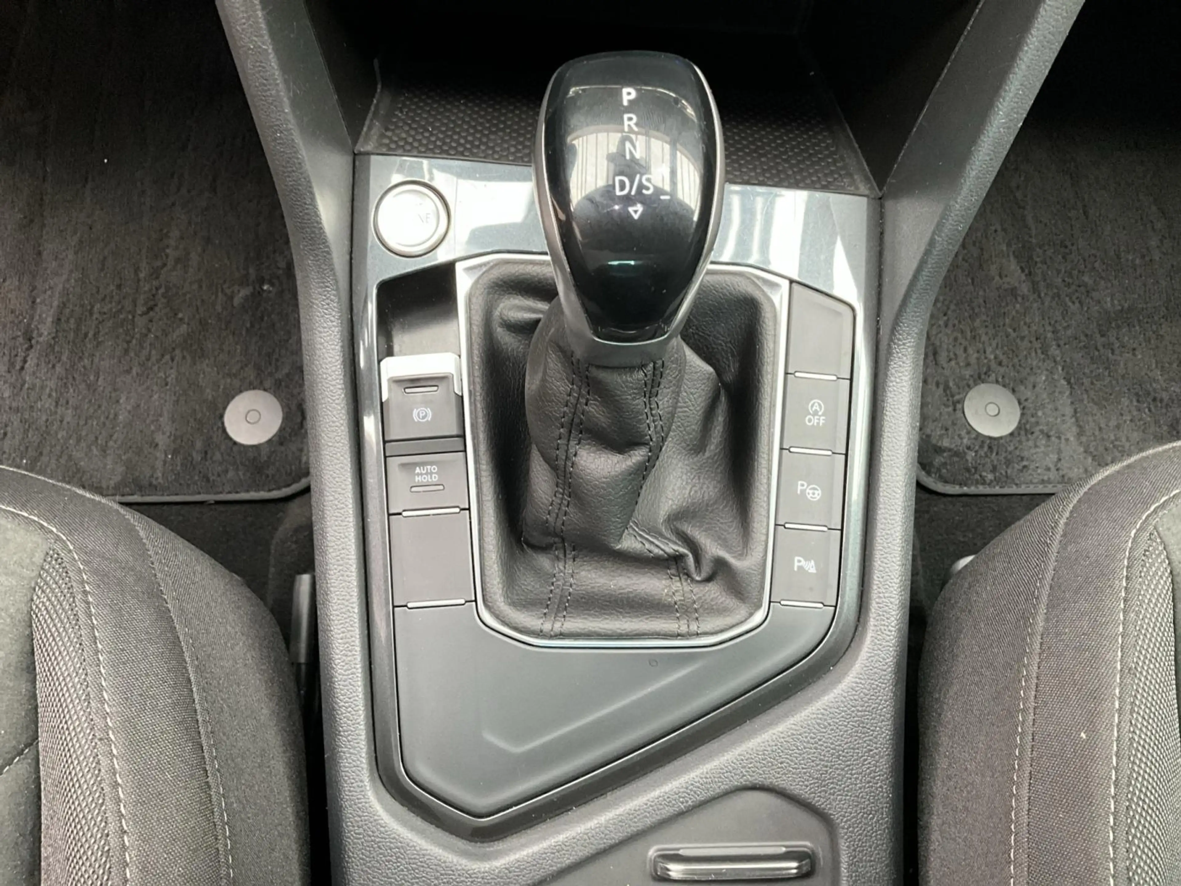 Volkswagen Tiguan Elegance+DSG+P.Aide+Led+Navi — photo 12