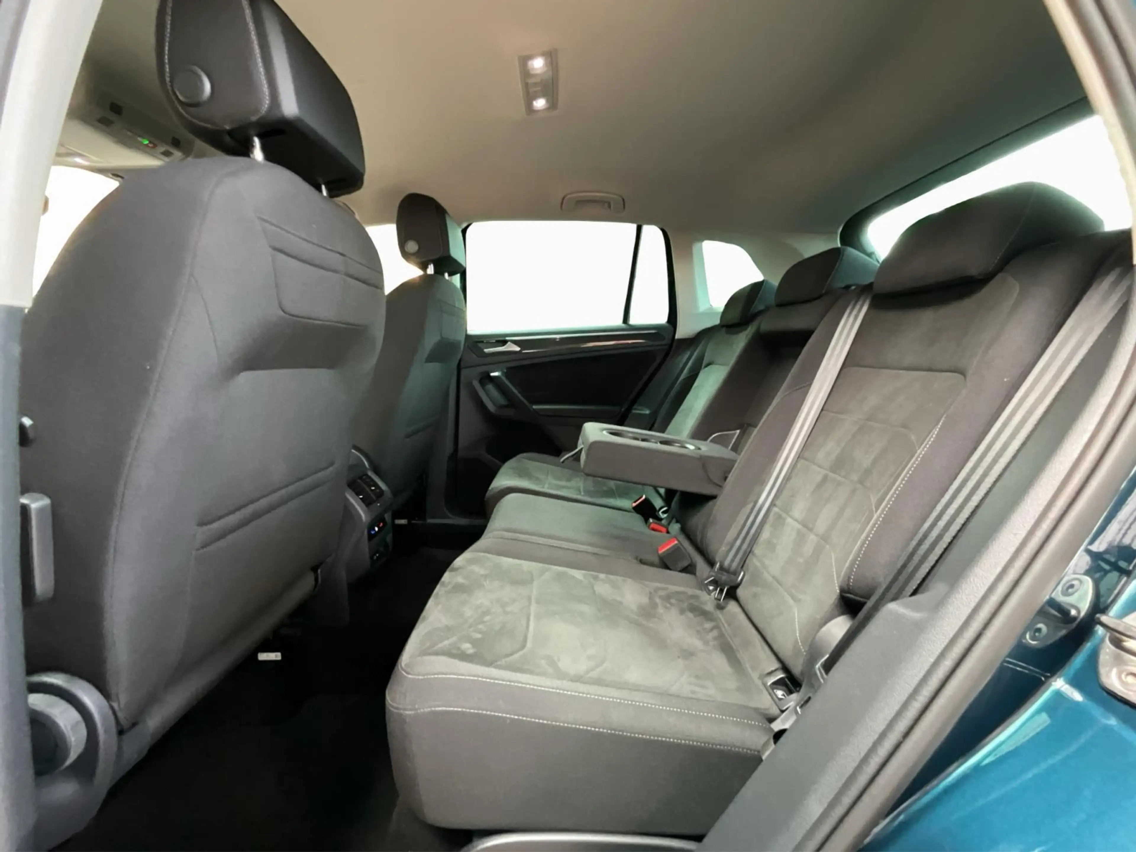 Volkswagen Tiguan Elegance+DSG+P.Aide+Led+Navi — photo 15