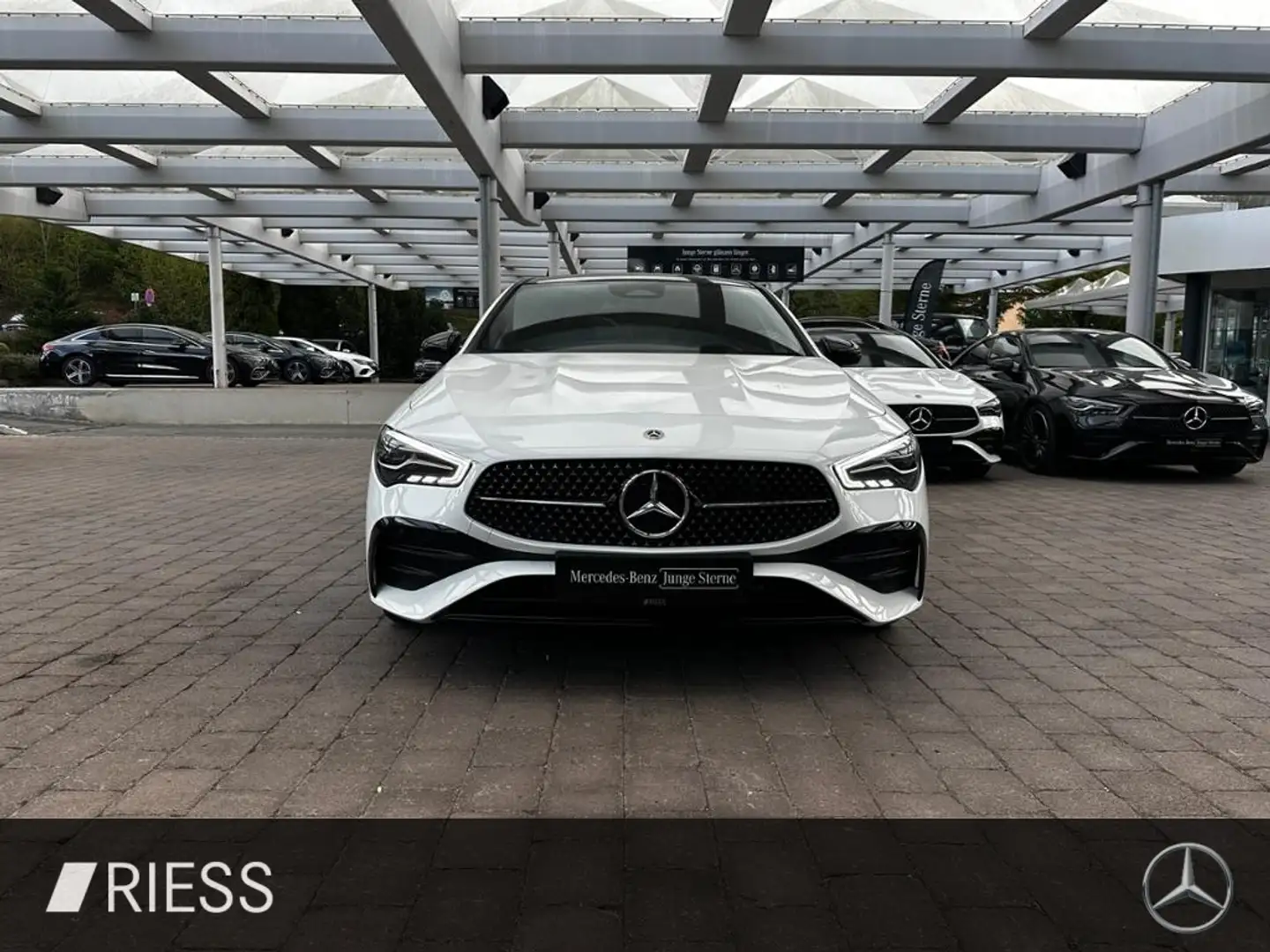 Mercedes-Benz CLA 220 d Cp AMG Sport Night Distr Pano Ambi Kamera 19" Weiß - 2