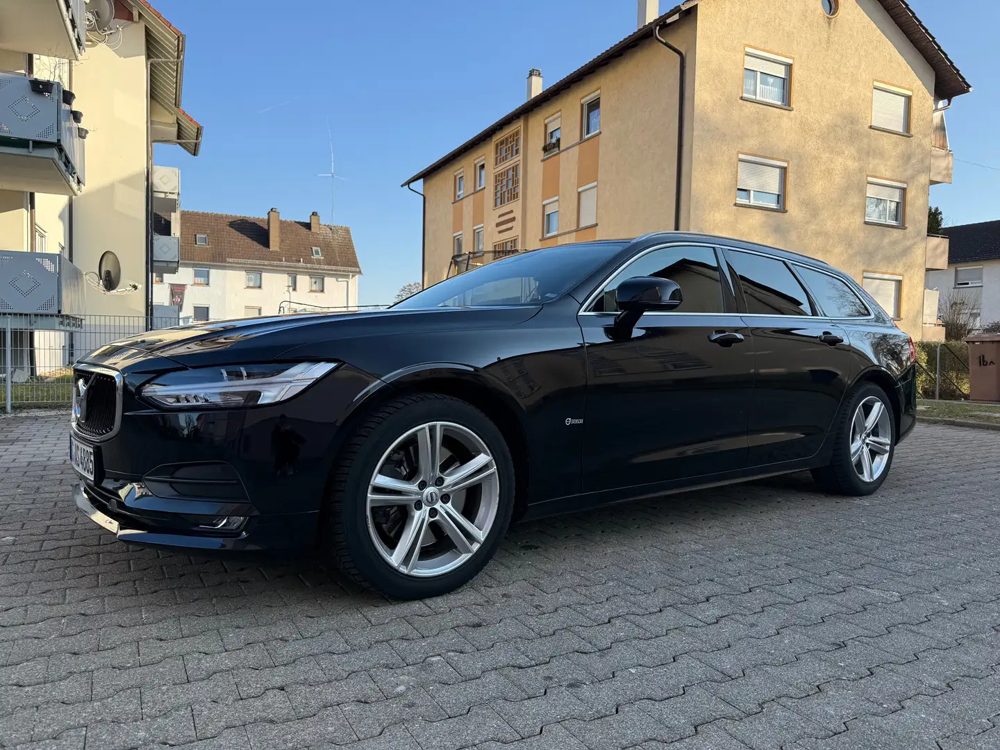 Volvo V90 V90 D5 AWD GeartronicMomentum - 1