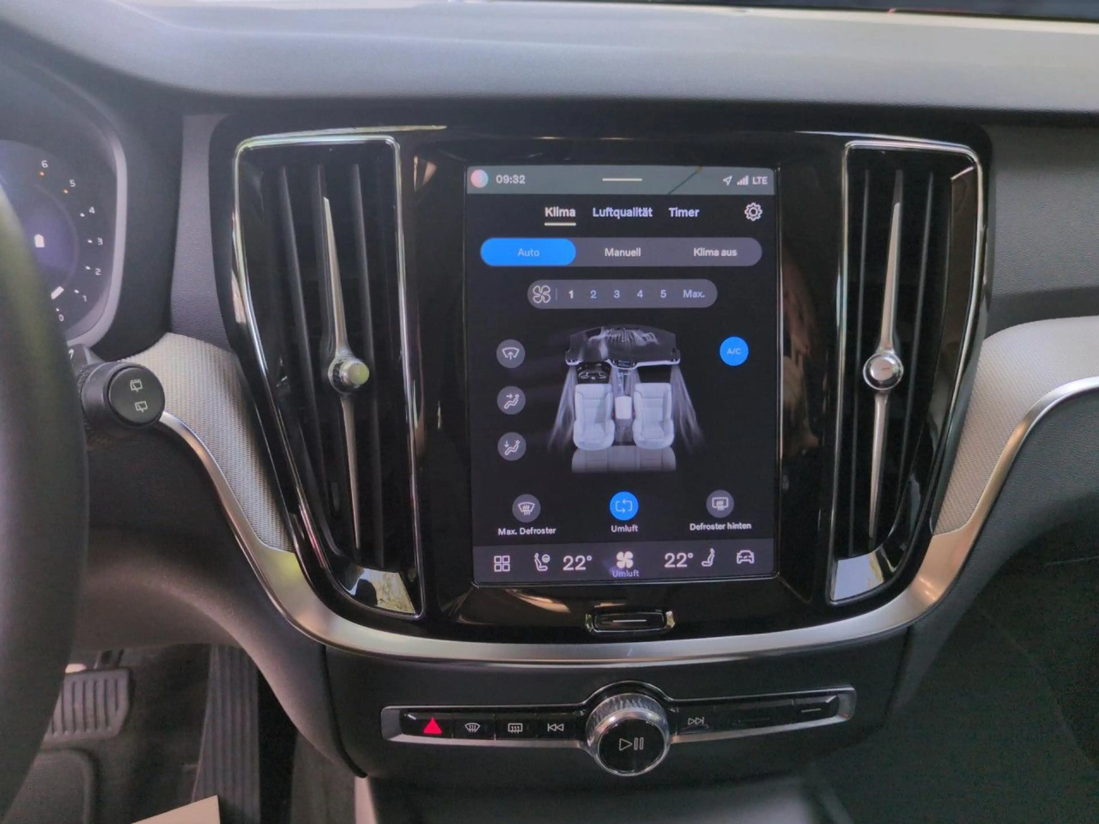 Volvo V60 Cross Country B4 (Diesel) Plus AWD Automatik — photo 12