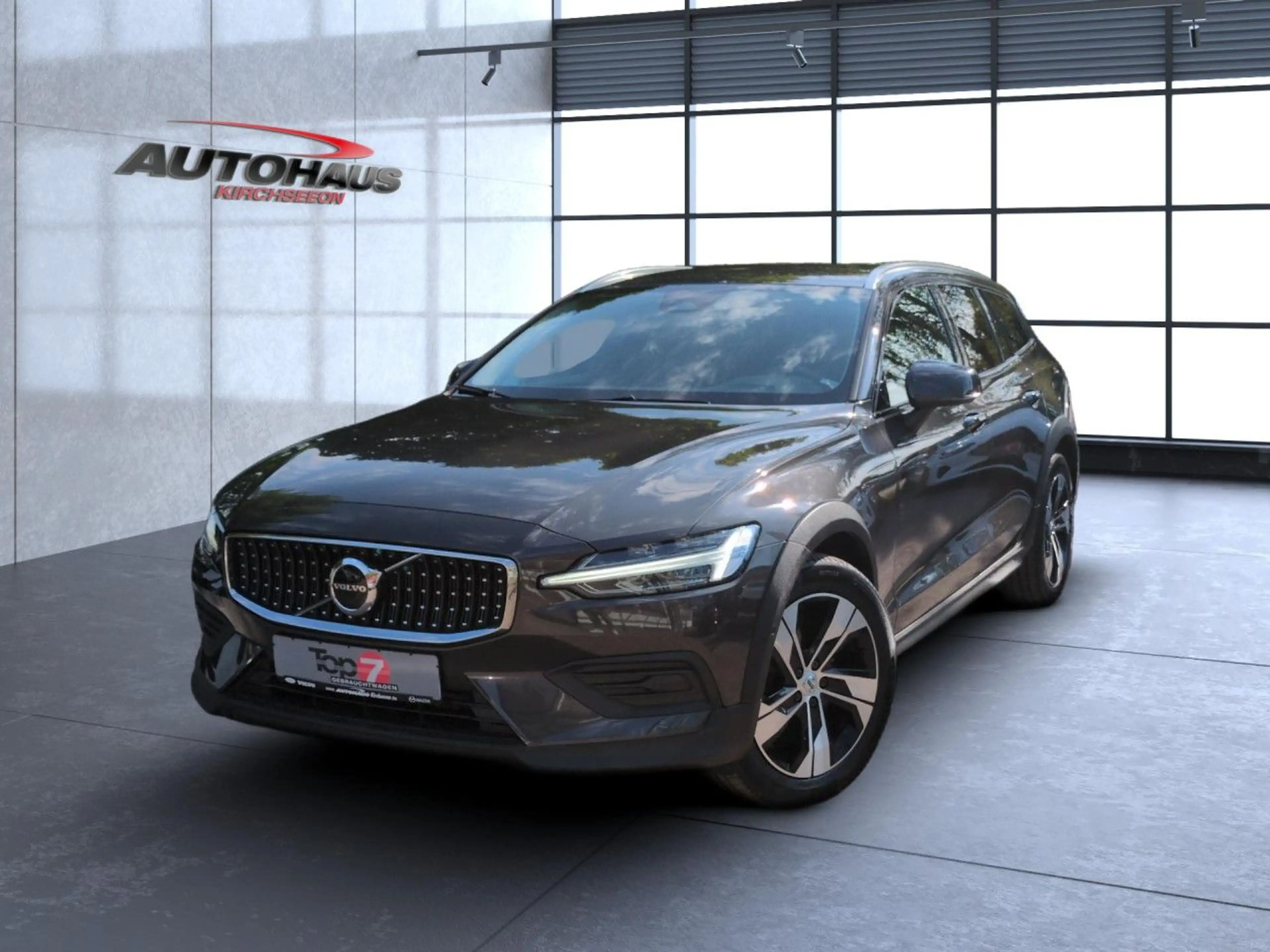 Volvo V60 Cross Country B4 (Diesel) Plus AWD Automatik — photo 2