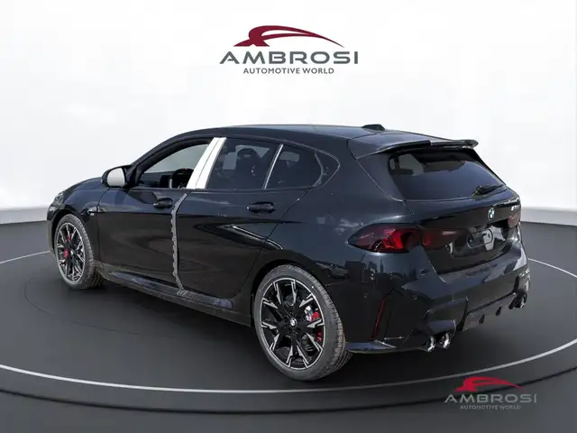 BMW 1 Series view 4