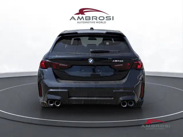 BMW 1 Series view 8