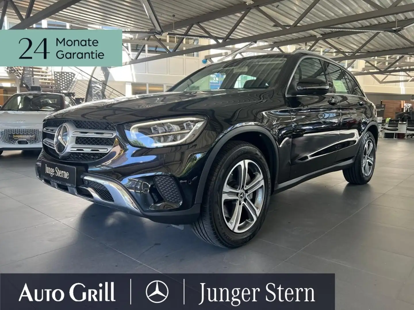 Mercedes-Benz GLC 300 4M Airmatic AHK PanoDa Distr 360 Schwarz - 2