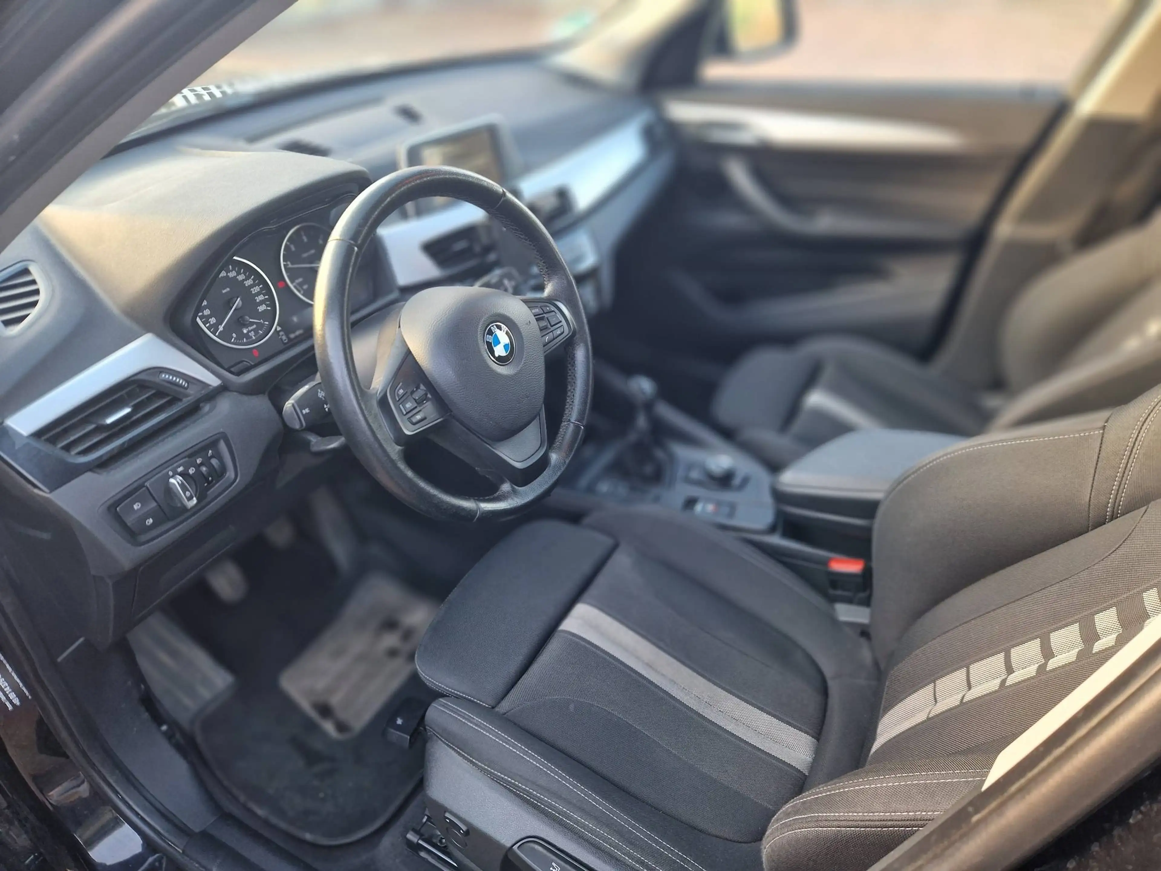 BMW X1 sDrive 18d Advantage *Klima*SHZ*17"*PDC* — photo 12