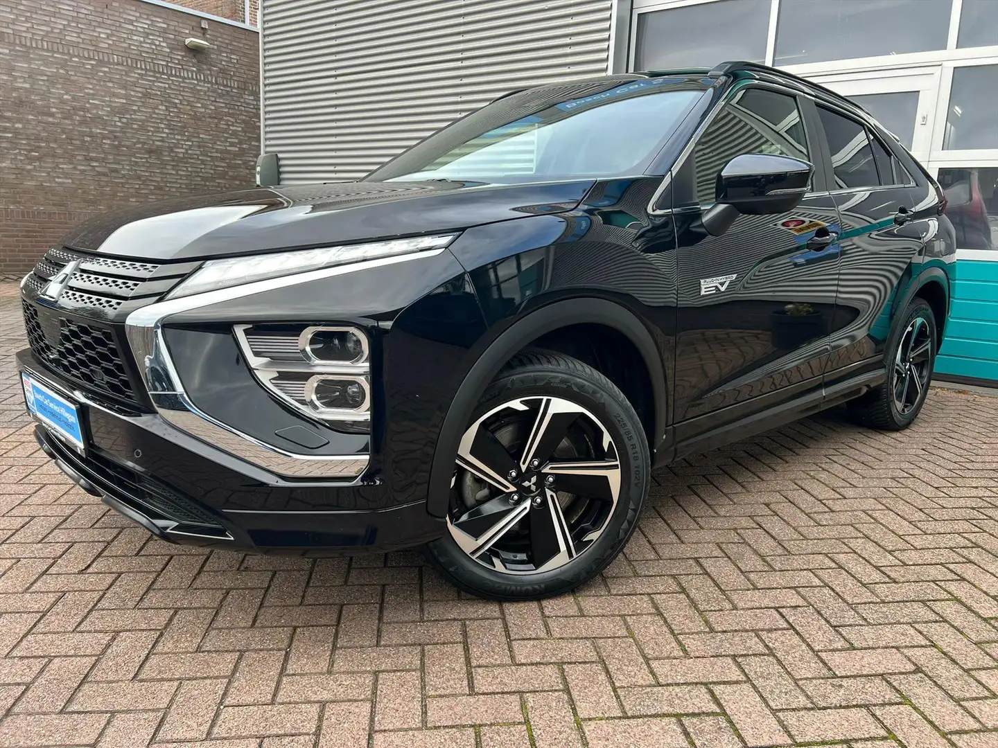 Mitsubishi Eclipse Cross 2.4 PHEV S-AWC 130KW Aut. Intense+ Noir - 2